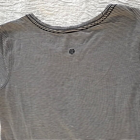 EXCELLENT Lululemon Love Crew III Black/White Striped Short Sleeve T-Shirt Top 4 - Picture 7 of 9